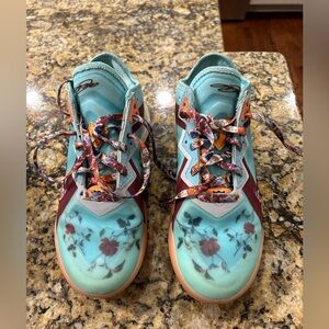 Size 5.5 Nike Lebron 18 Low Mimi Plange Daughters Floral
